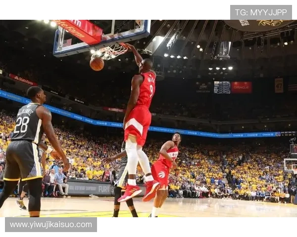 多伦多猛龙与活塞激战正酣球迷期待精彩对决与惊喜表现 多伦多猛龙与活塞激战正酣球迷期待精彩对决与惊喜表现